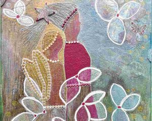 Mixed Media auf kork-Pinwand zeigt zwei Frauen, die sehr eng zueinander stehen, eine scheint einen Heiligenschein zu tragen